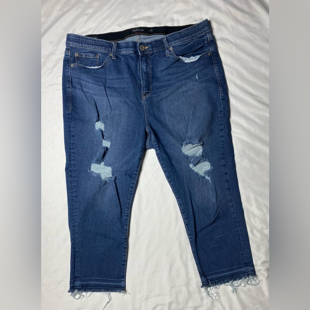 Torrid size 22 denim distressed sky high skinny crop jean
